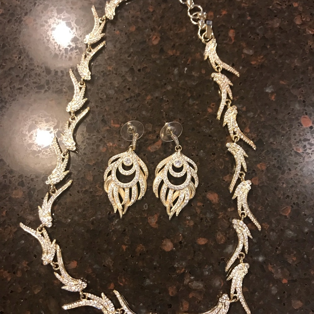 Kendra Scott Cleo necklace and matching earrings